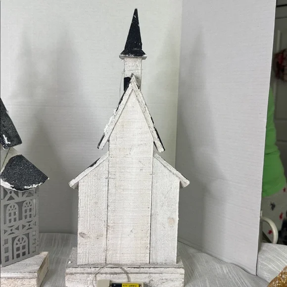 Wooden Church Christmas Decorations lights up white, Gray and Black Pinecone new - Picture 4 of 9